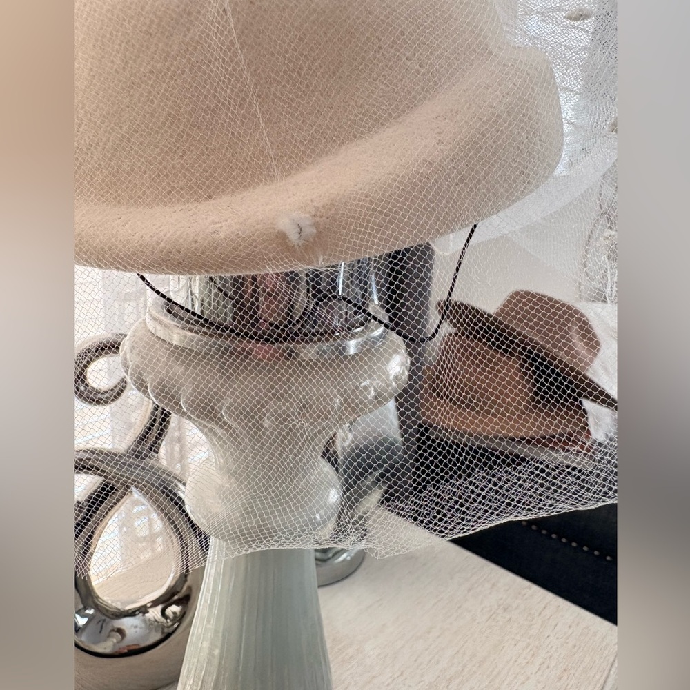 VTG Betmar Ivory Wool Fascinator Mesh Veil Hat - Picture 7 of 14